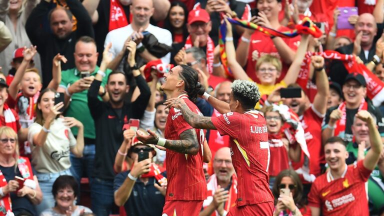 Luis Díaz y Darwin Núñez se dan un festín en la goleada de Liverpool a Bournemouth en Anfield