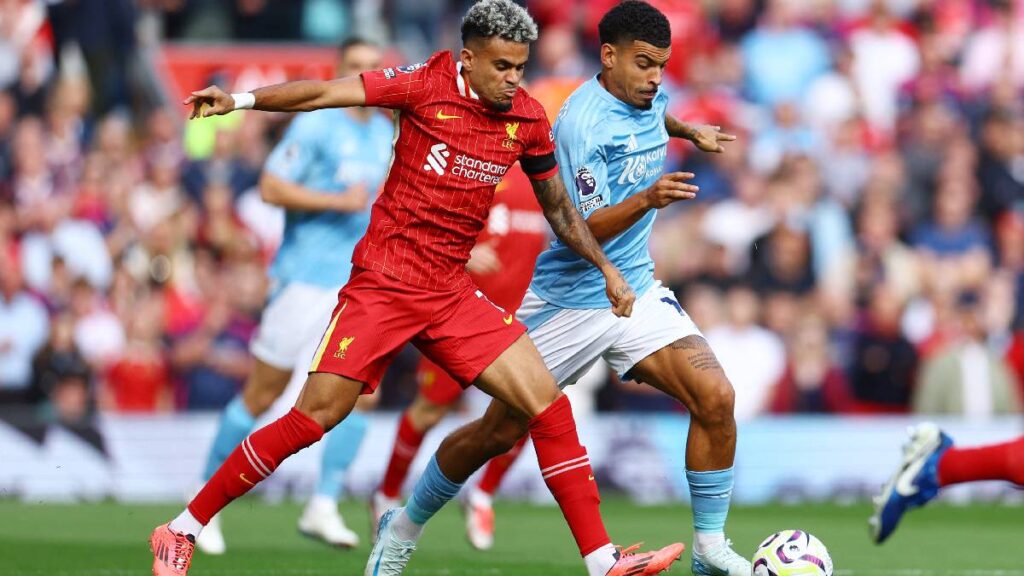 Luis Díaz en Liverpool vs Nottingham Forest / Reuters