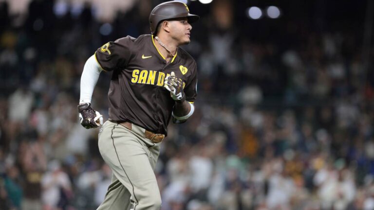 Manny Machado se vuelve el líder histórico de cuadrangulares de los Padres en la victoria ante Seattle