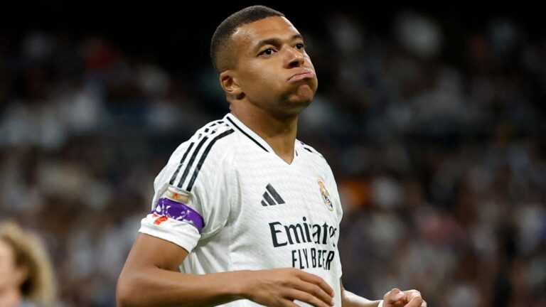 ¡Se prenden las alarmas en el Real Madrid! Mbappé pide su cambio por molestias previo al derbi ante el Atlético