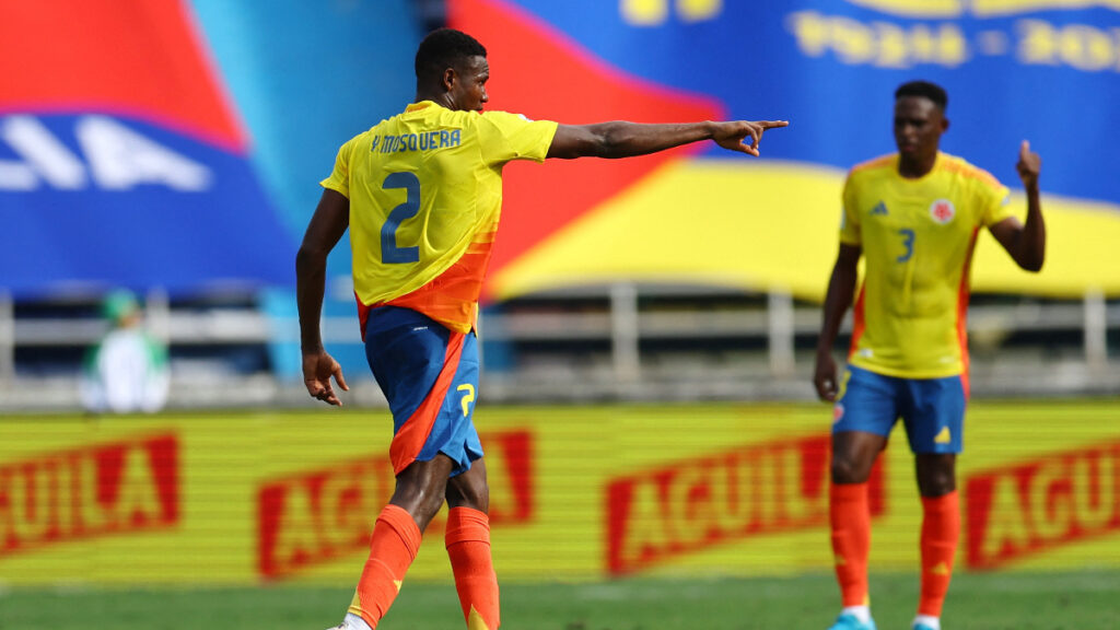 Yerson Mosquera celebra su gol ante Argentina. - Reuters.