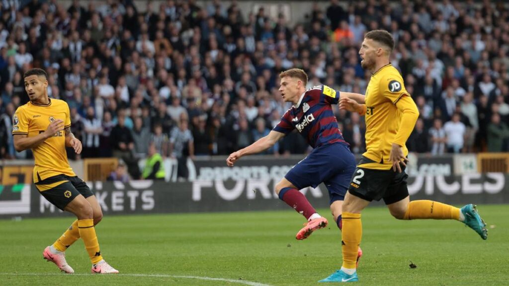 Newcastle le ganó al Wolverhampton en la fecha 4 de la Premier League / Reuters