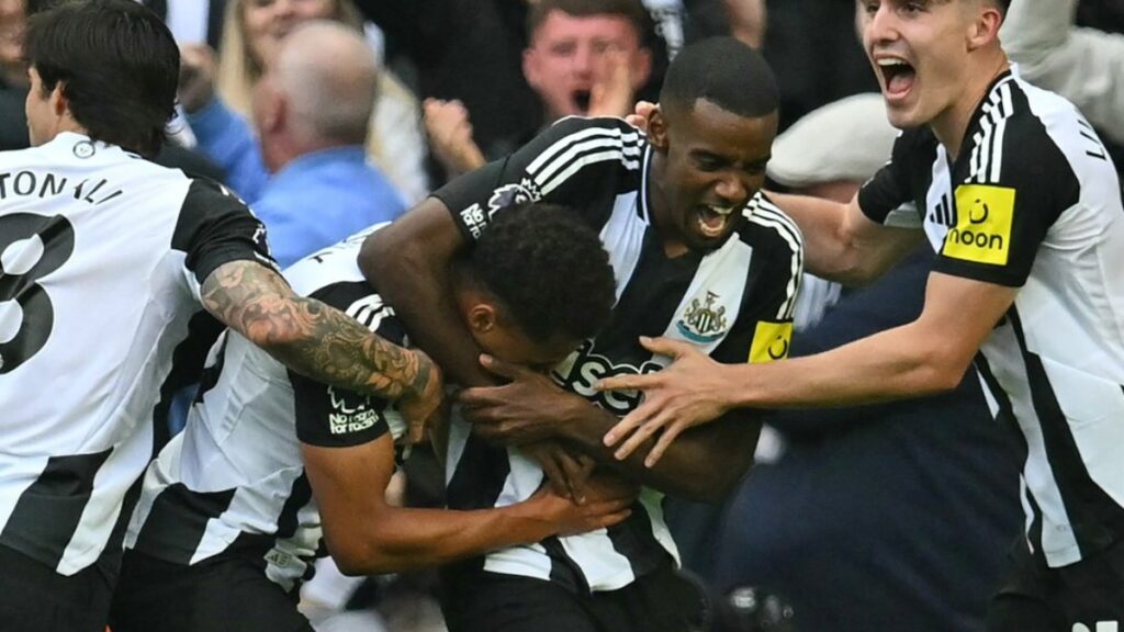 Jugadores de Newcastle celebran un gol. - @NUFC.