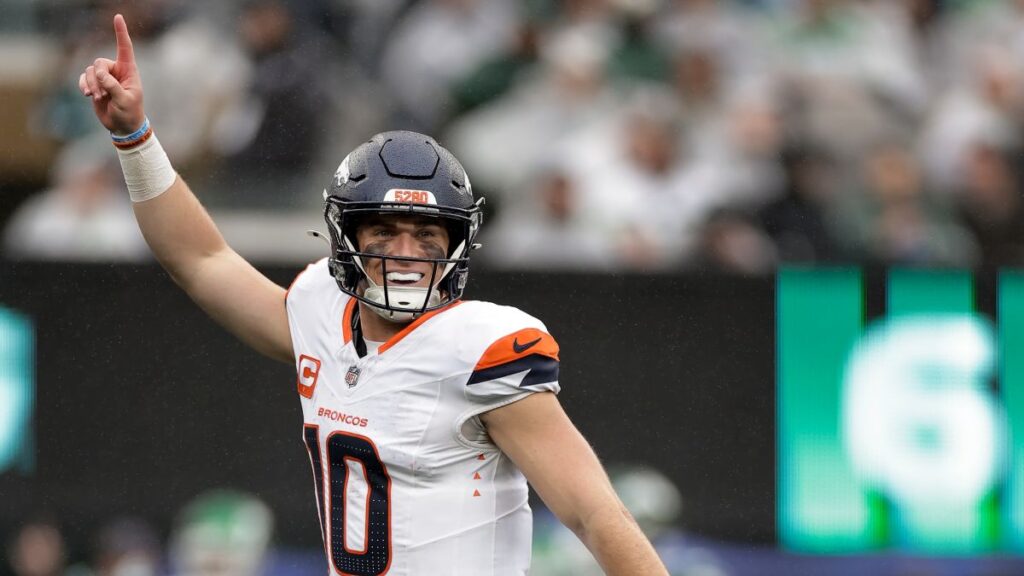 Bo Nix se hace presente en la NFL ante los Jets | AP Foto/Adam Hunger