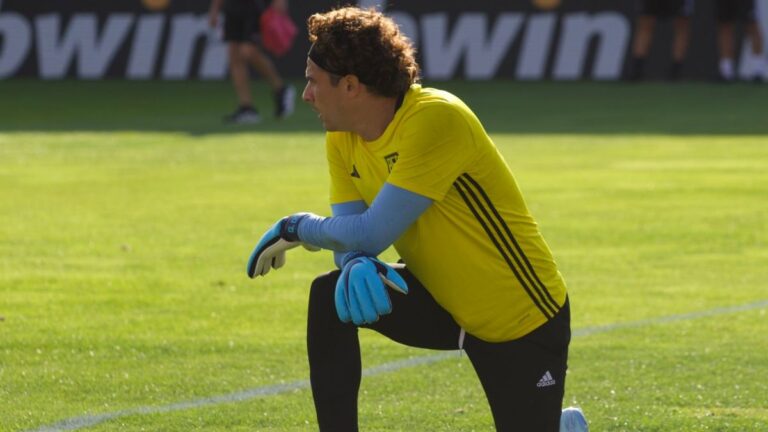 ¡Vaya debut! Guillermo Ochoa arranca como titular y capitán con el AVS de Portugal en la victoria sobre el Rio Ave