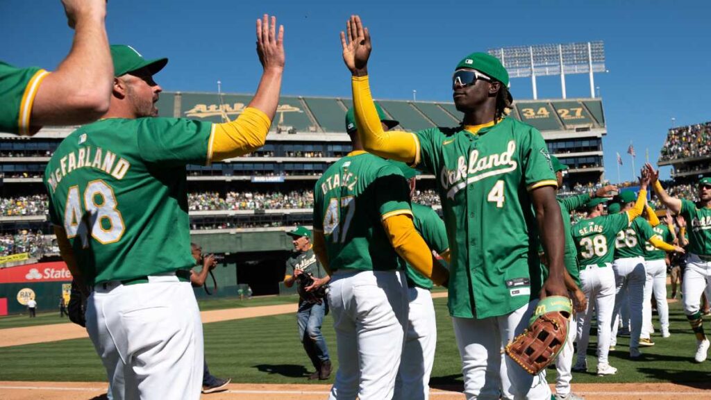 Los Athletics le dicen adiós al Coliseum y a Oakland con emotiva despedida