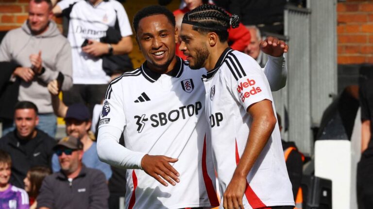 Raúl Jiménez anota su primer gol de la temporada en Premier League ante el West Ham de Edson Álvarez