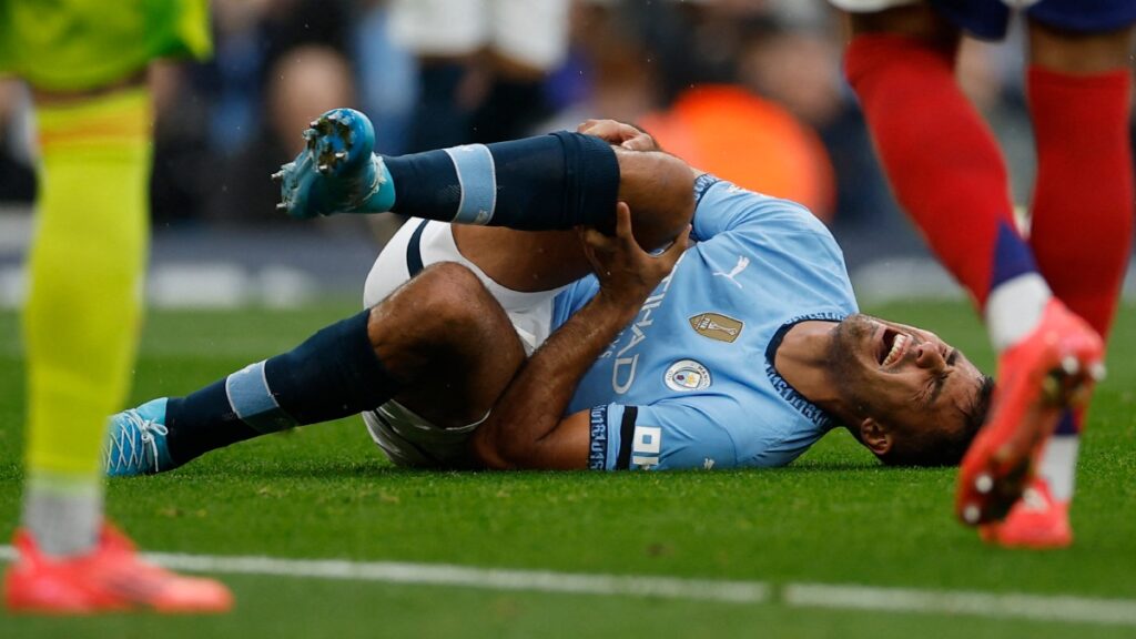 Rodri asustó a todos en el Manchester City luego de salir del partido contra el Arsenal con una aparente lesión en la rodilla derecha.