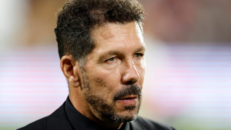 Simeone, sobre la controversia arbitral de Vinicius Jr. antes del derbi contra el Real Madrid: “No hace falta que diga nada más”