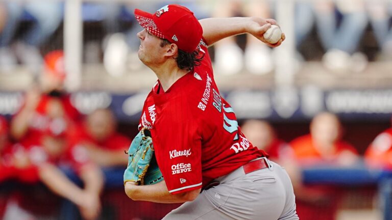 Trevor Bauer es reconocido como el Pitcher del Año en la LMB tras su temporada con los Diablos Rojos