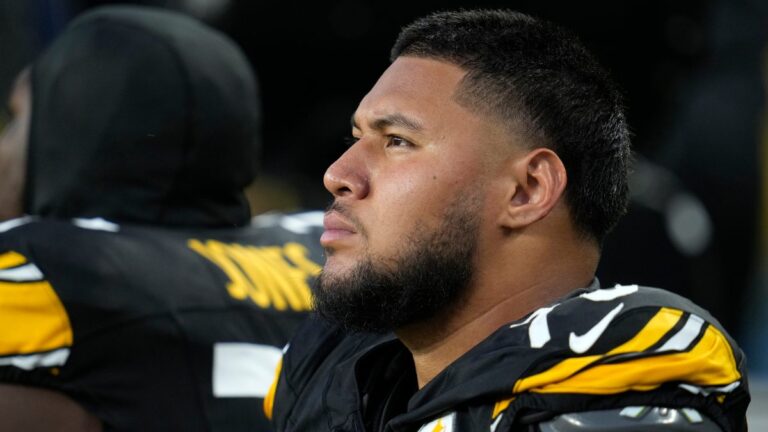 ¡Se encienden las alarmas en Pittsburgh! Los Steelers pierden a Troy Fautanu por una lesión en la rodilla