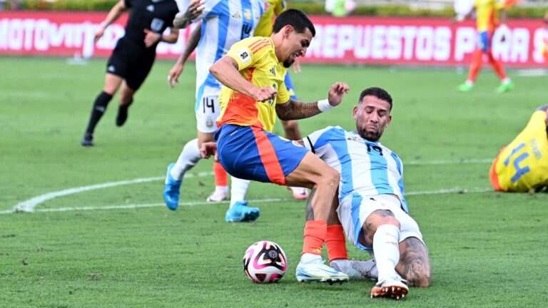 ¿Qué dijo el VAR sobre el penalti en el Colombia-Argentina?