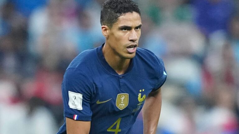 Raphael Varane: “No arriesgamos nuestras vidas como gladiadores, pero sí arriesgamos nuestra integridad física”