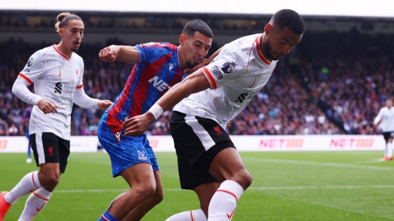 ¡Alerta en la Selección Colombia! Daniel Muñoz sufre lesión muscular en el juego entre Crystal Palace y Liverpool