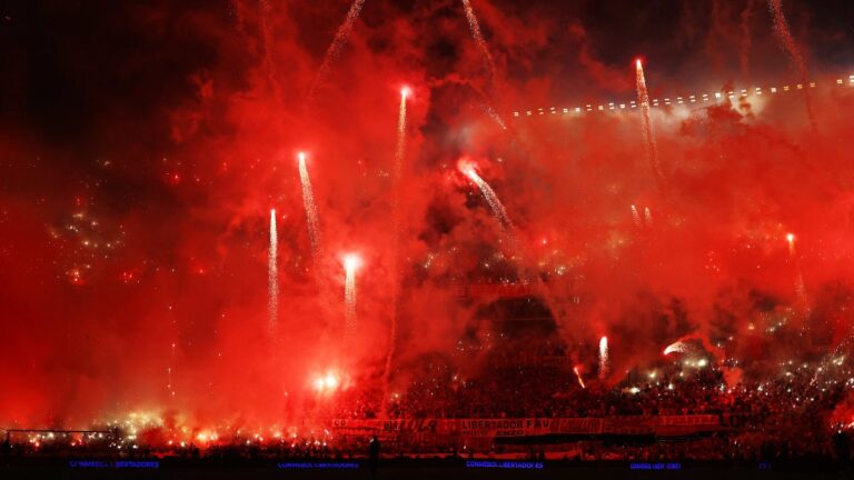 River y un recibimiento histórico que termina con la clausura del estadio Monumental