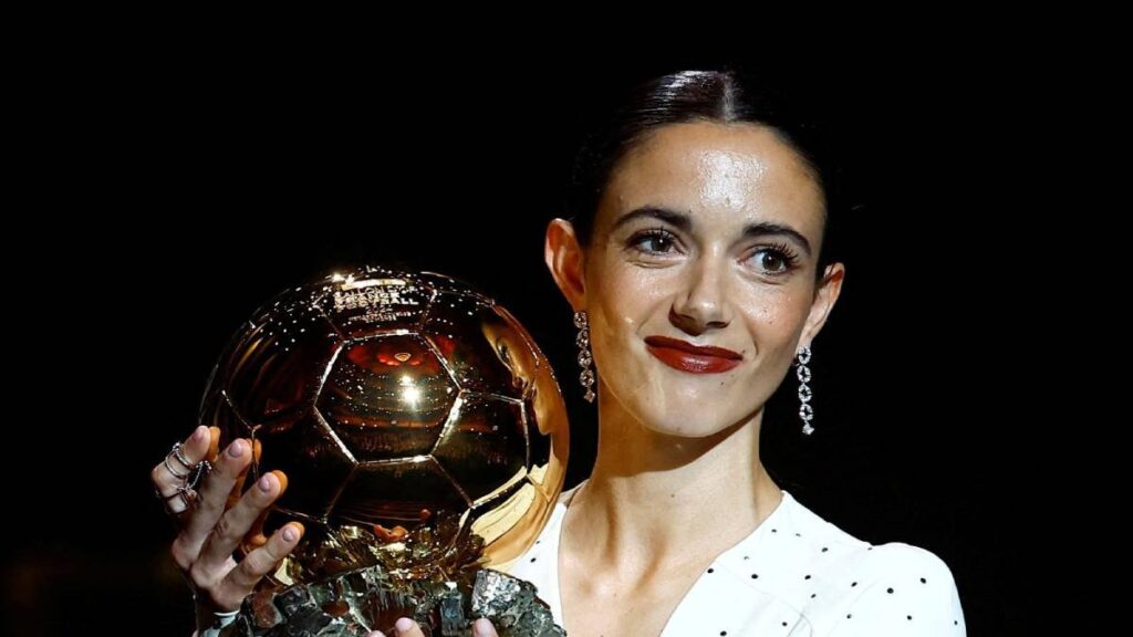 Aitana Bonmatí ganó el balón de oro femenino por segundo año consecutivo / Reuters