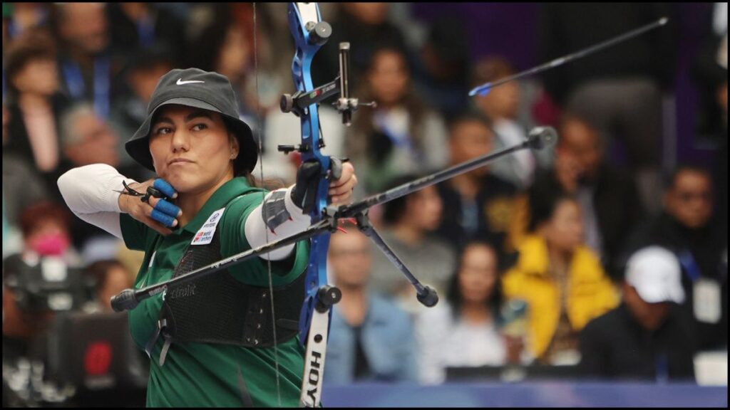 Alejandra Valencia durante la Copa del Mundo de Tiro con Arco | X:@CONADE