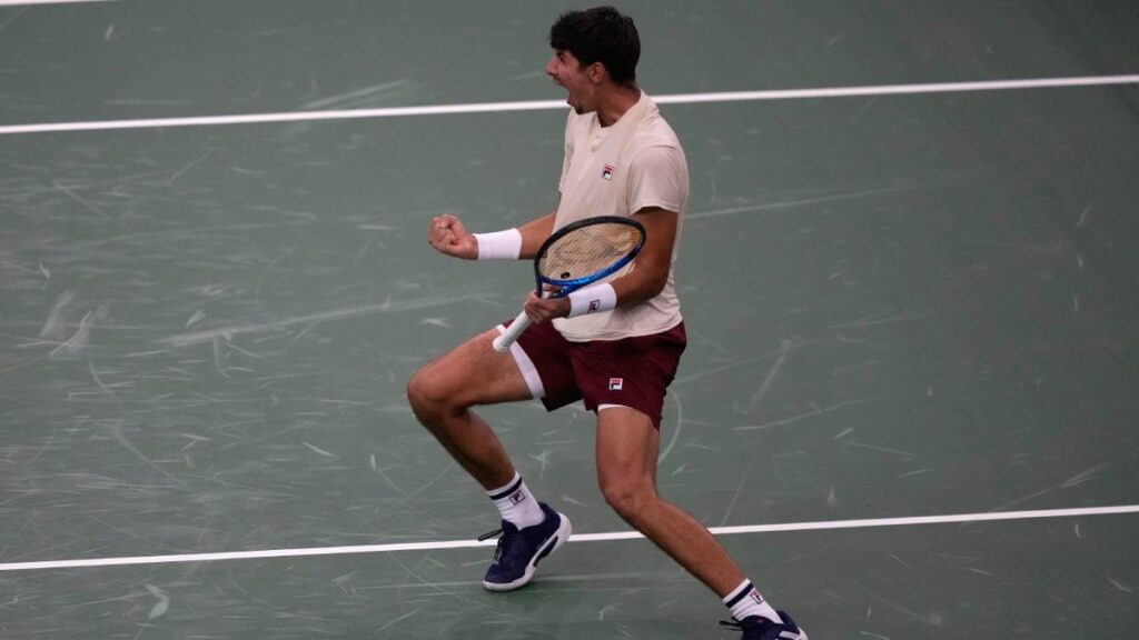 Alexei Popyrin avanza en el Master de París. AP