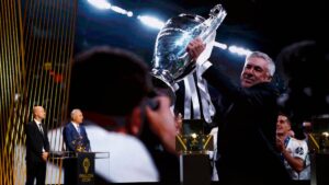 Carlo Ancelotti les dedica el Trofeo Johan Cruyff a Vinicius Jr. y Dani Carvajal