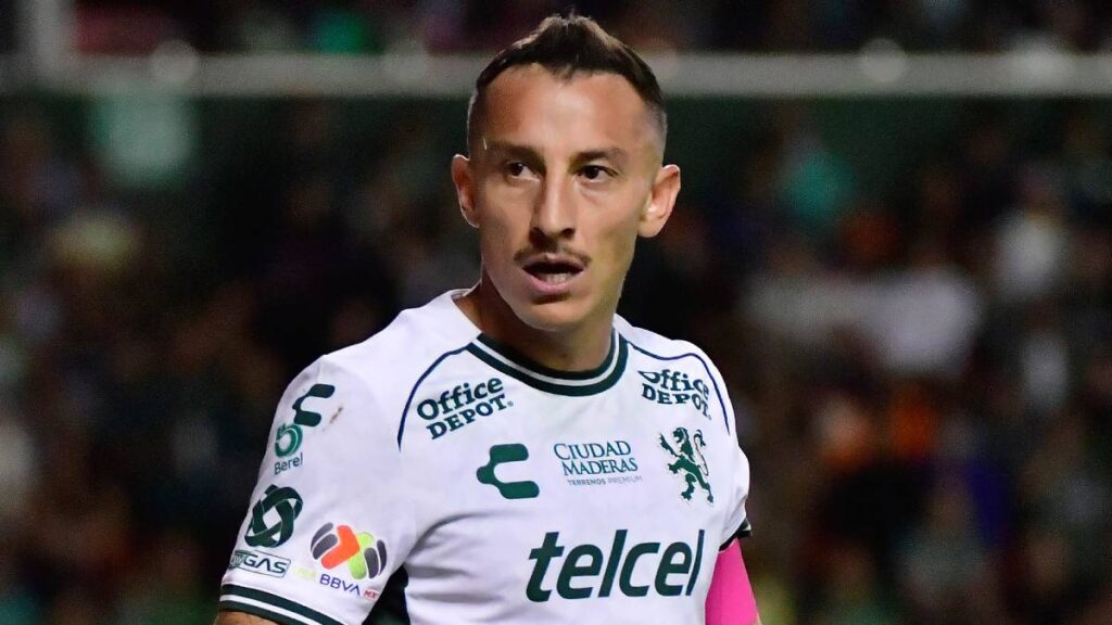 Andrés Guardado continuaría su carrera como director técnico