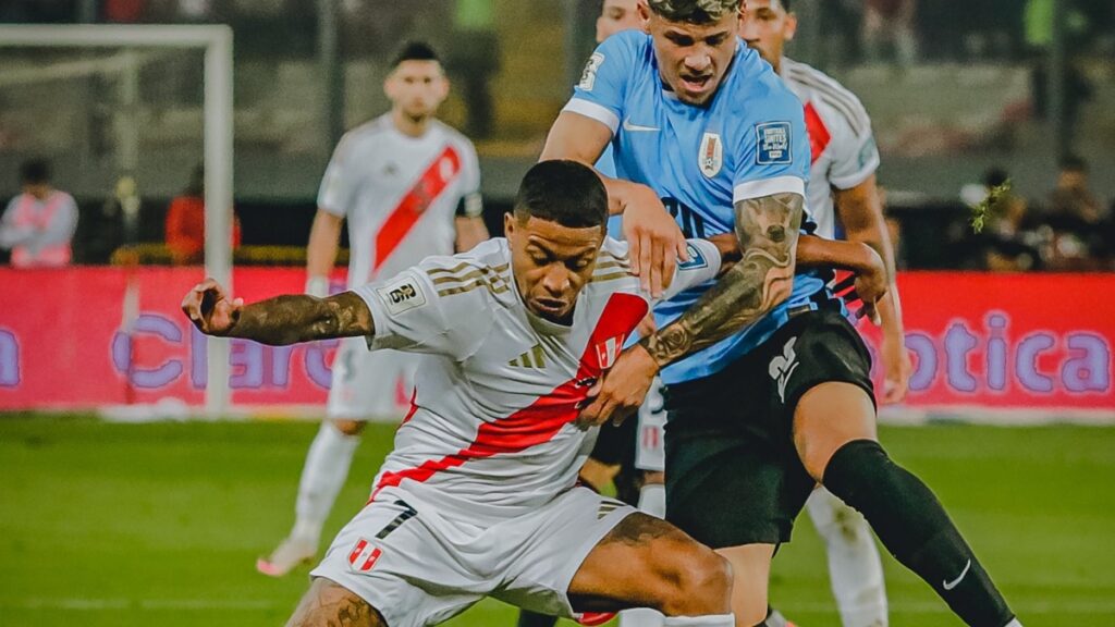 Perú sella la jornada de sorpresas tras derrotar a Uruguay y sumar su primera victoria en las Eliminatorias