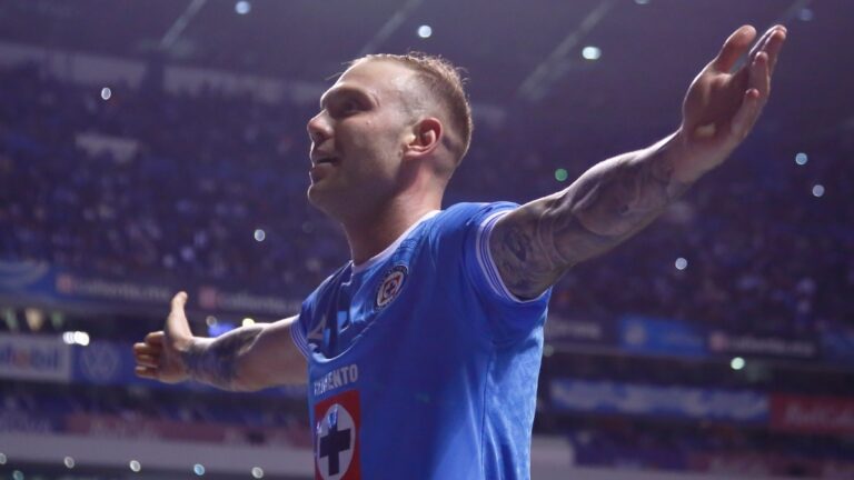 ¡Imparable! Cruz Azul se impone a Puebla para seguir ilusionando en el Apertura 2024