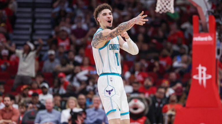 LaMelo Ball regresa de manera espectacular de su lesión en la victoria de los Hornets sobre los Rockets