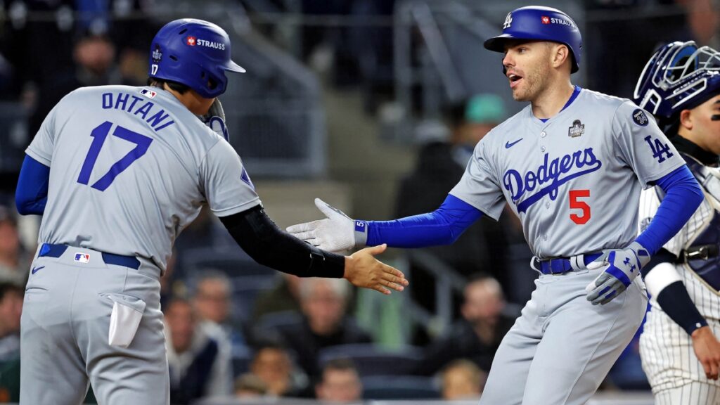 Freddie Freeman vuelve a aparecer con cuadrangular y los Dodgers se ponen a una victoria de obtener el título en la Serie Mundial