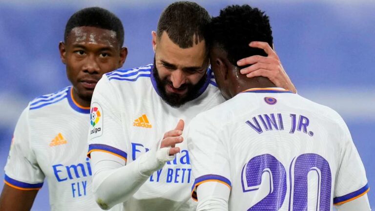 Benzema revela que Vinicius está triste por quedarse sin el Balón de Oro: “No hay otro que lo merece más”