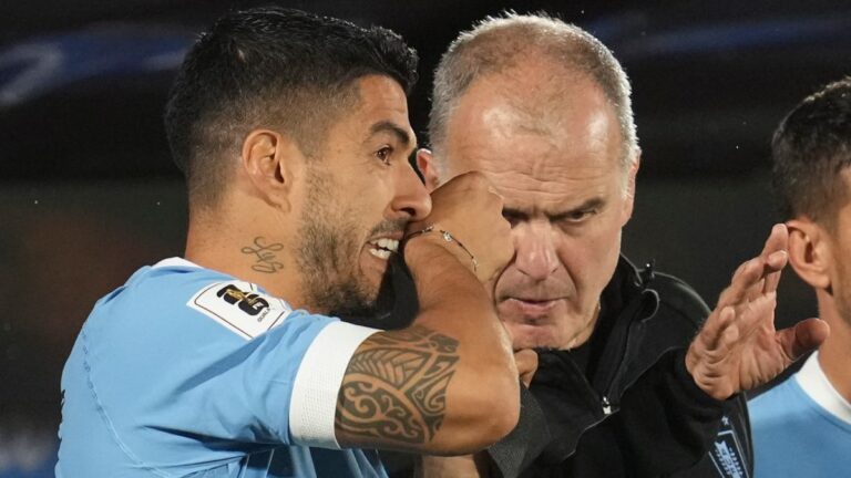 Luis Suárez vs Marcelo Bielsa: Las fuertes críticas del delantero que hacen tambalear al entrenador en el banquillo de Uruguay