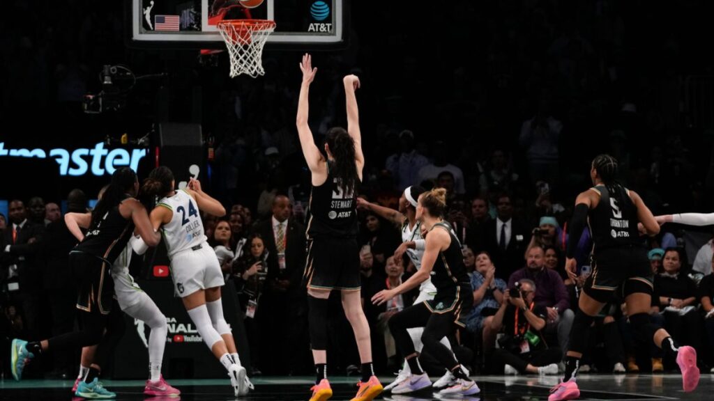 Breanna Stewart logra los tiros libres del titulo | ap