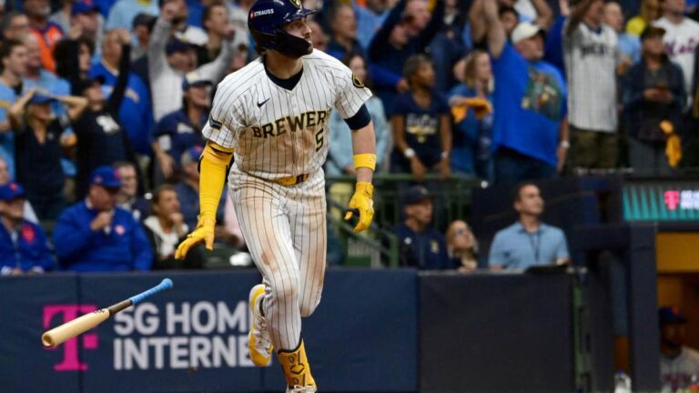 Los Brewers vienen de atrás para vencer a Mets e igualan la Serie de Comodines