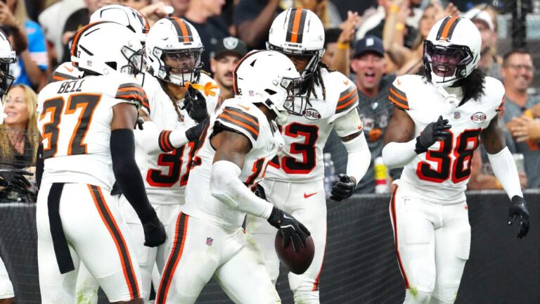 Impresionante bloqueo de Myles Garrett que provoca el regreso de Rodney McLeod para un touchdown de Browns frente a Eagles