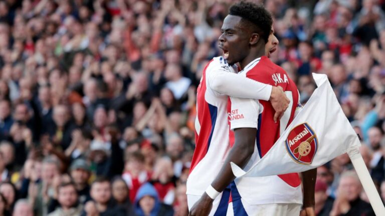 Bukayo Saka lidera a un Arsenal que viene de atrás para evitar la sorpresa del Southampton en el Emirates