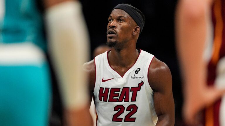 Jimmy Butler anota 13 puntos en la victoria de Miami Heat sobre Charlotte Hornets