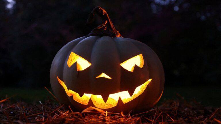 ¿Por qué las calabazas son el símbolo de Halloween y cómo decorar una en tu casa?