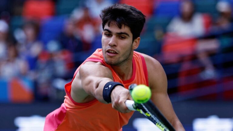 Carlos Alcaraz se quita la espina ante Gael Monfils y avanza a los cuartos de final del Masters de Shanghái