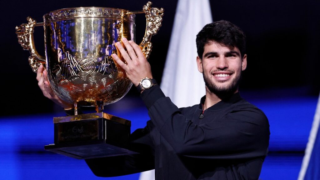 Carlos Alcaraz se lleva el Abierto de China ante Jannik Sinner y suma su 16° título