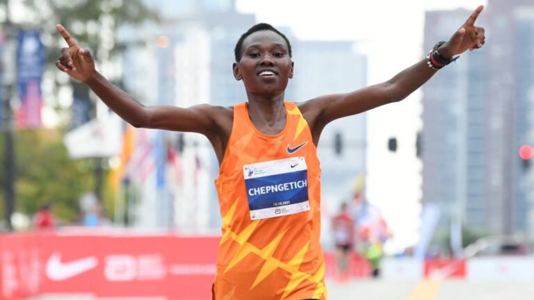 Ruth Chepngetich conquista el maratón de Chicago con un nuevo récord mundial 