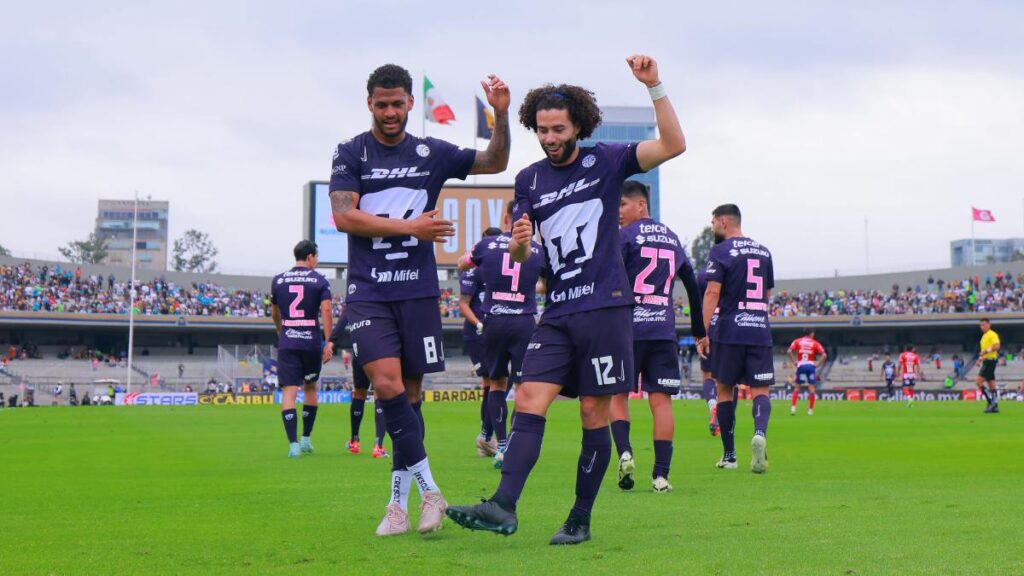 Dos goles del Chino Huerta y uno más de Guillermo Martínez le dieron forma a la goleada felina sobre el Atlético de San Luis.