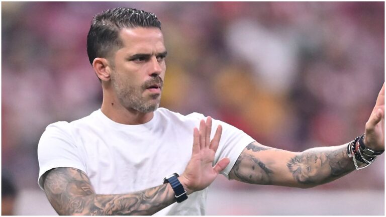 ¿Chivas sacrificará el Apertura 2024 tras la salida de Fernando Gago? Las dudas que hay en el banquillo