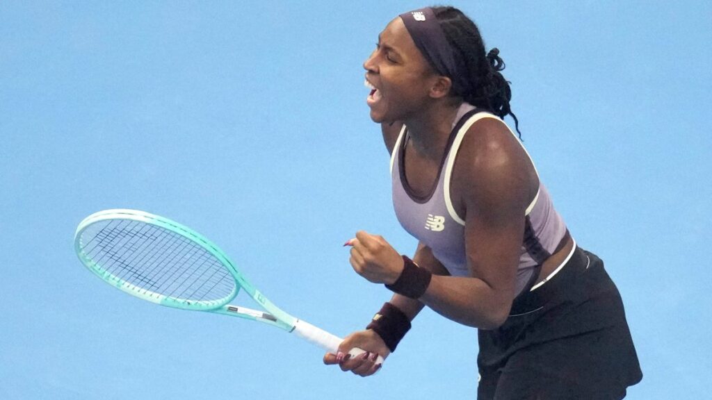 Coco Gauff celebra al vencer a la española Paula Badosa