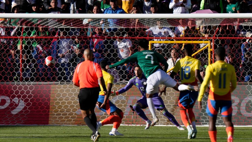 El momento de gol en El Alto. AP