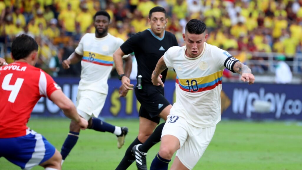 James volvió a ser de las figuras de la cancha. Vizzor