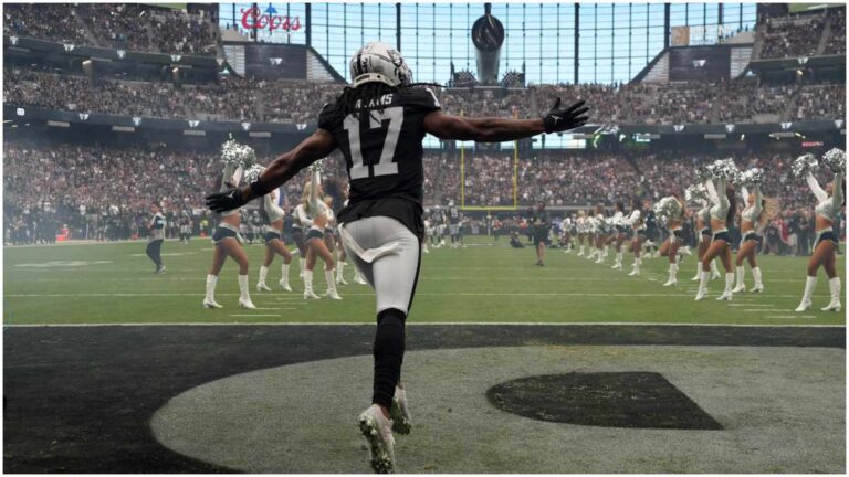 Davante Adams se cansa de los Raiders y pide su salida