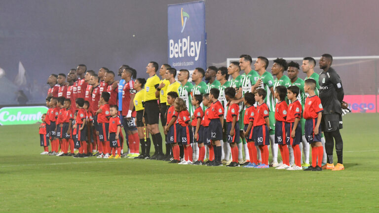 De ‘borrachos’ a ‘muertos’: las disputas virtuales entre Atlético Nacional e Independiente Medellín calientan el partido