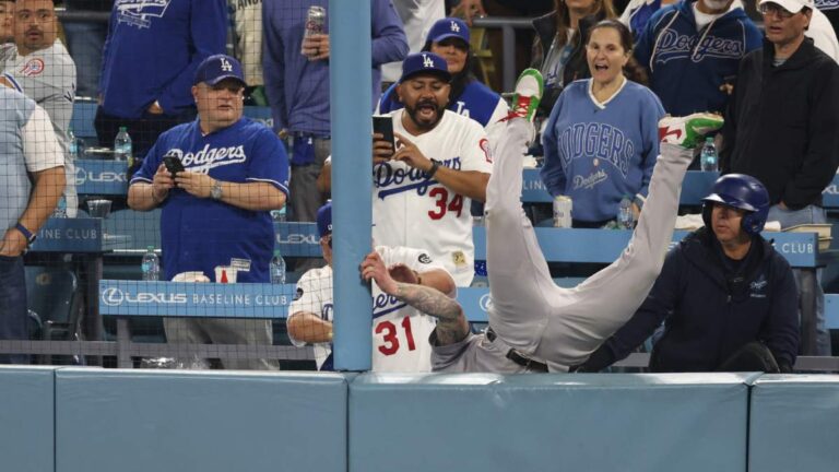 ¡Insólito! Alex Verdugo se juega la vida en extra innings para conseguir un out y emula al legendario Derek Jeter