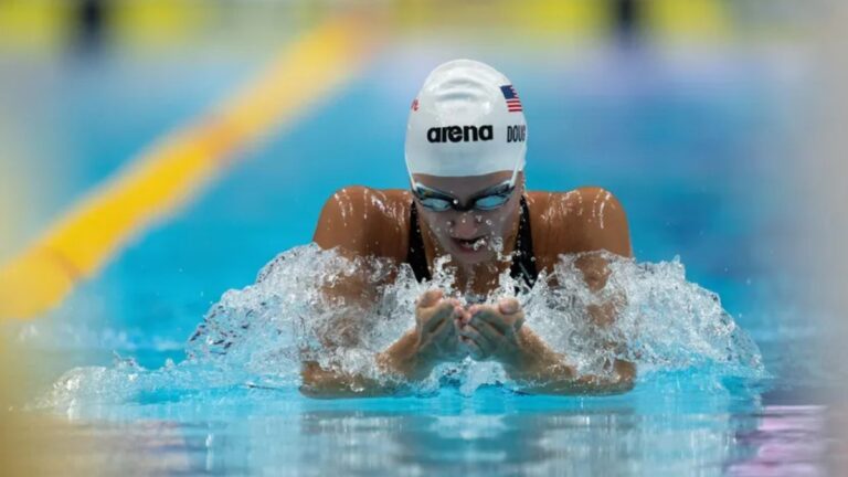 ¡Récord mundial! Kate Douglass establece una nueva marca en los 200m pecho en piscina corta