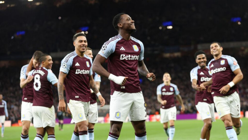 Jhon Jáder Durán celebra el gol contra el Bayern Múnich. - @AVFCOfficial.