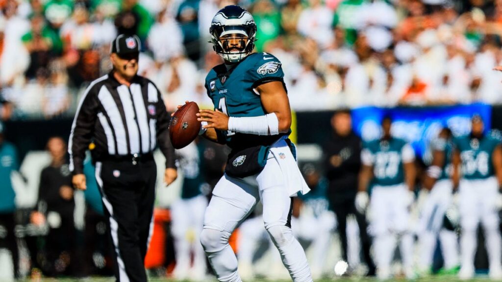 Jalen Hurts lidera a los Eagles ante Bengals | Reuters